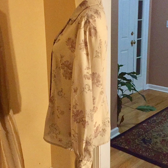 💼🗂 Casual Corner button down blouse - Picture 3 of 7